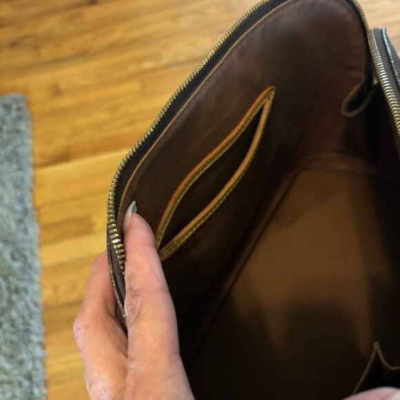 Louis Vuitton Handbag - Picture 3 of 12